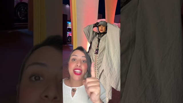 لسه مكملين في يوميات الجونة ... بنت صبري فواز وبدلة أمينة خليل وضحكة إلهام وهالة أثناء كلام لبلبة
