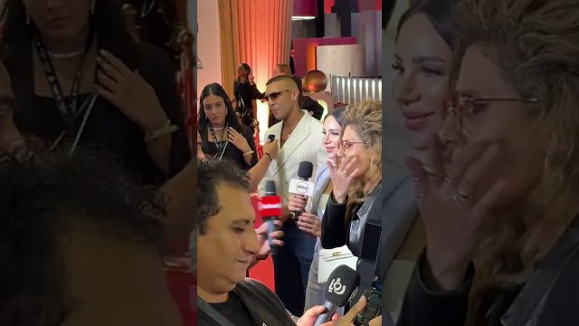 حسن أبو الروس ماسك تفاحة على ريد كاربت فيلم هابي بيرث داي في مهرجان الجونة 😂