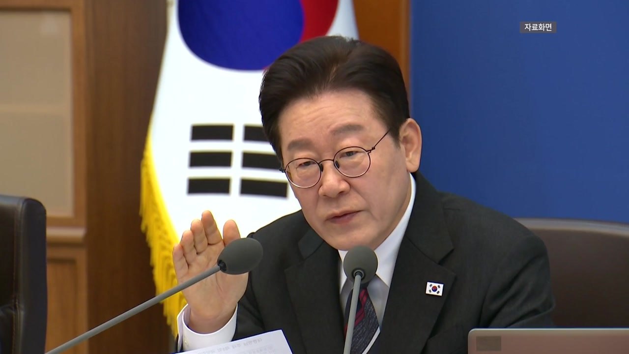 이 대통령 "주한미군 무기 반출 반대 의견...대북 억지력 장애는 없어" / YTN