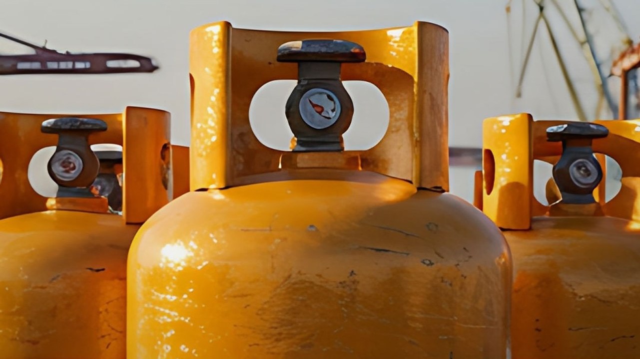 LPG Crisis: मुंबई-बेंगलुरु के रेस्टोरेंट्स पर संकट, सिर्फ 2 दिन की गैस बची