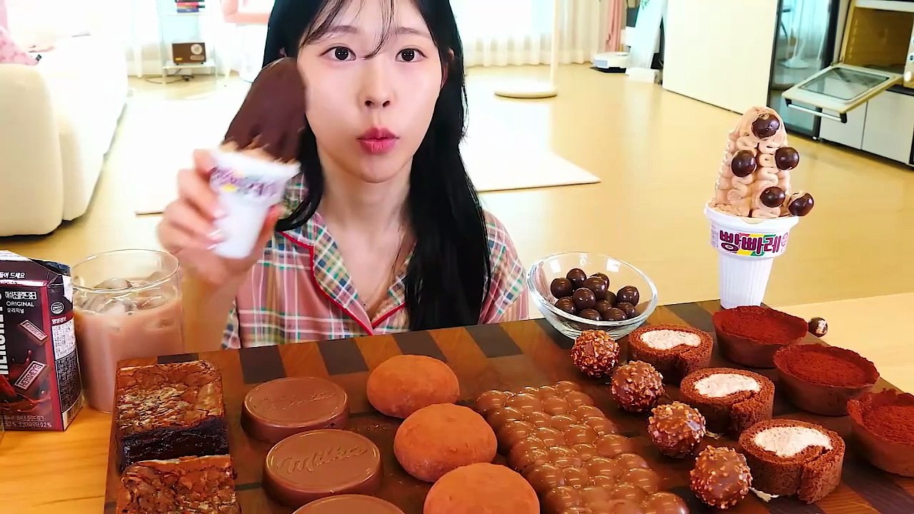 ASMR MUKBANG| Chocolate Desserts (Fudgy brownie, Tart, Cake, Ice cream).