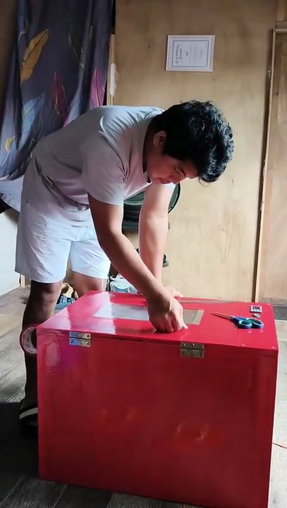 Jeffrey's DIY egg incubator is finally finished.