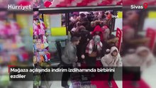 Mağaza açılışında indirim izdihamında birbirini ezdiler