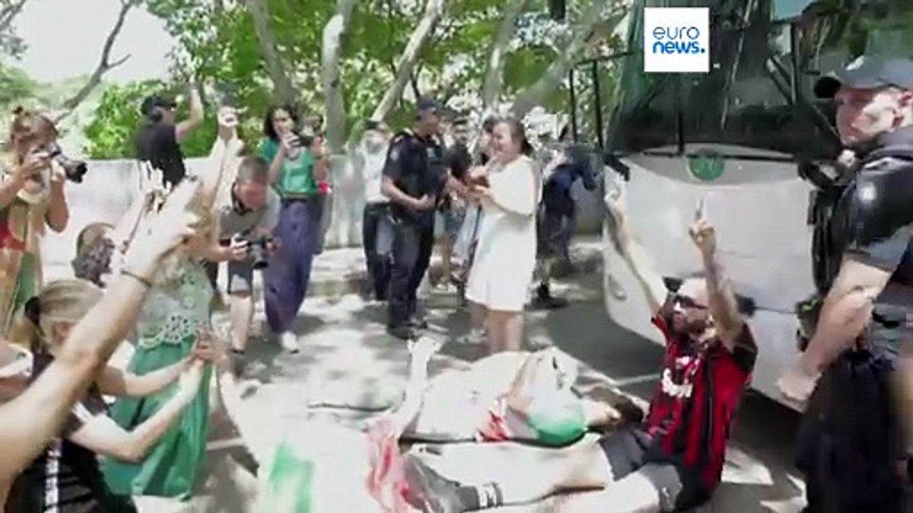 Protesters block bus carrying Iranian women’s team in Australia after five players granted asylum