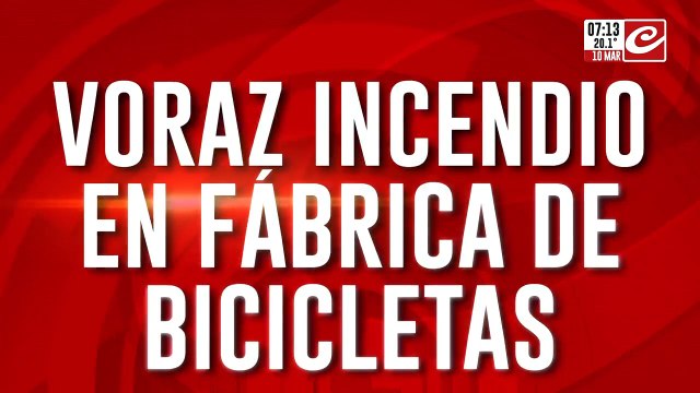 Voraz incendio en fábrica de bicicletas: trabajan varias dotaciones de bomberos