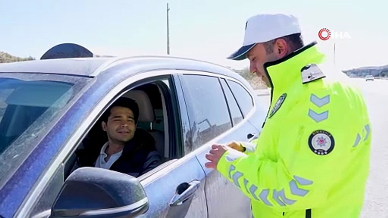 Trafikte APP plaka mesaisi: Polis araçları tek tek durdup sürücüleri son kez uyardı!