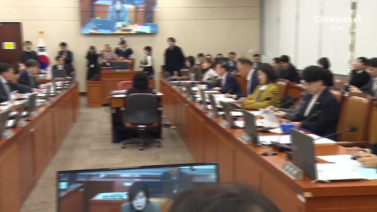 ‘곰팡이’ 코로나 백신…고개 숙인 정은경