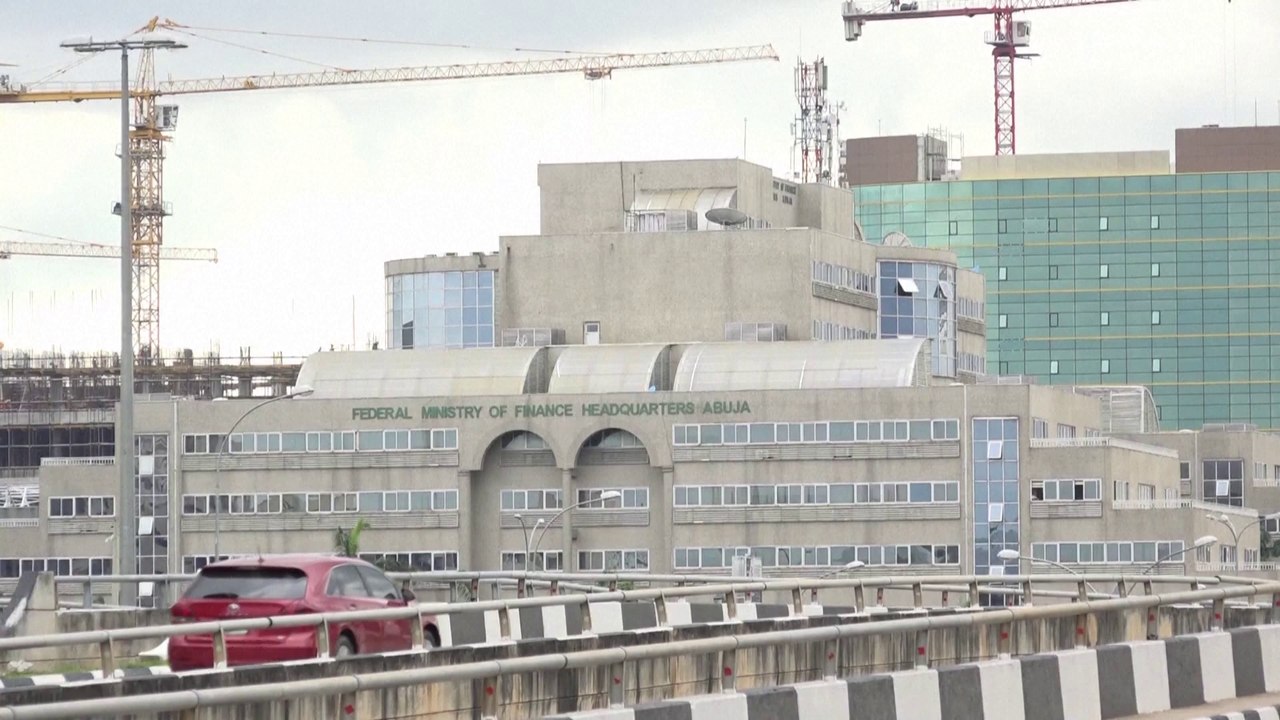 Nigeria targets state asset sales to attract investment
