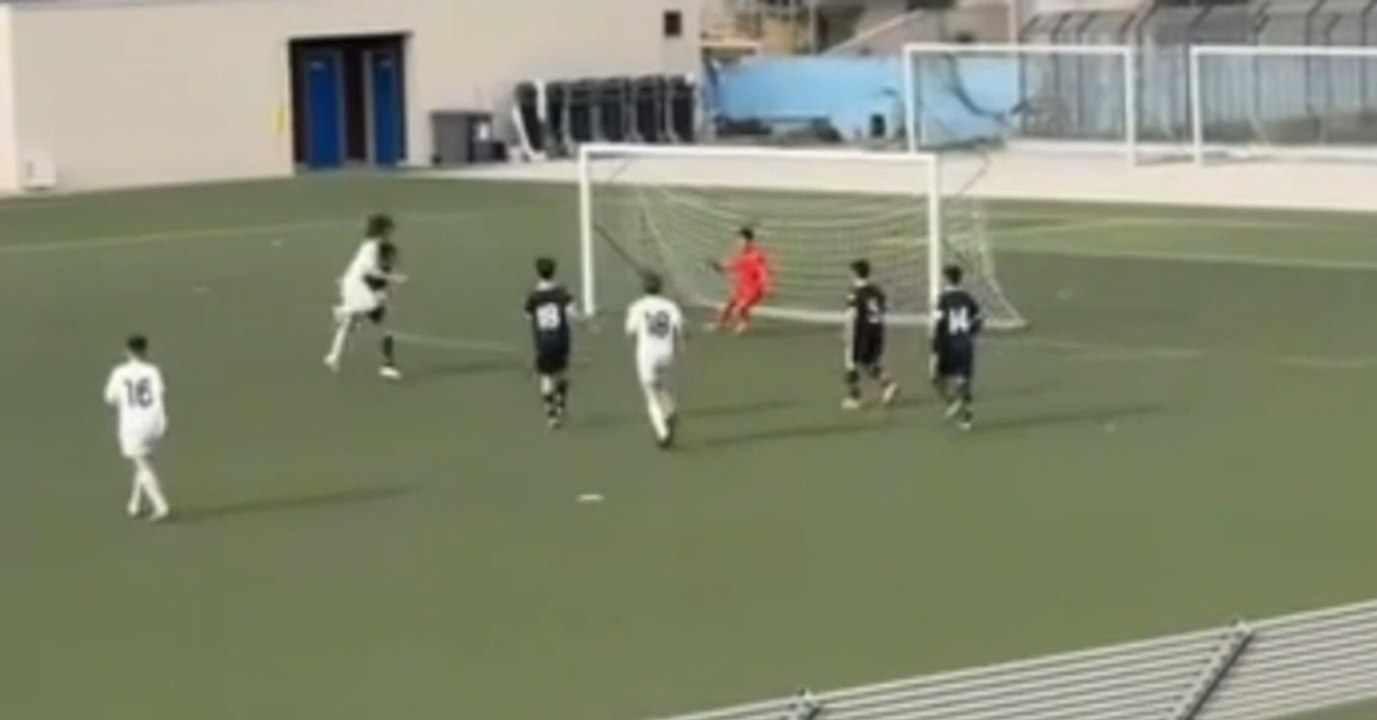 Lucas Cavani segue le orme del padre, splendido gol di testa con il Napoli Under 13