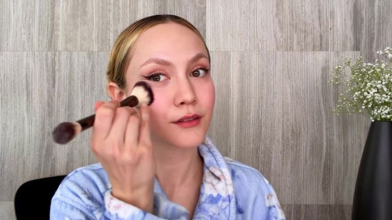 Iris Apatow’s Winged Eyeliner and Red Lip Look