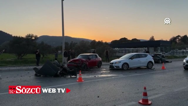 İzmir'de üç otomobilin karıştığı kazada 1'i çocuk 3 kişi yaralandı