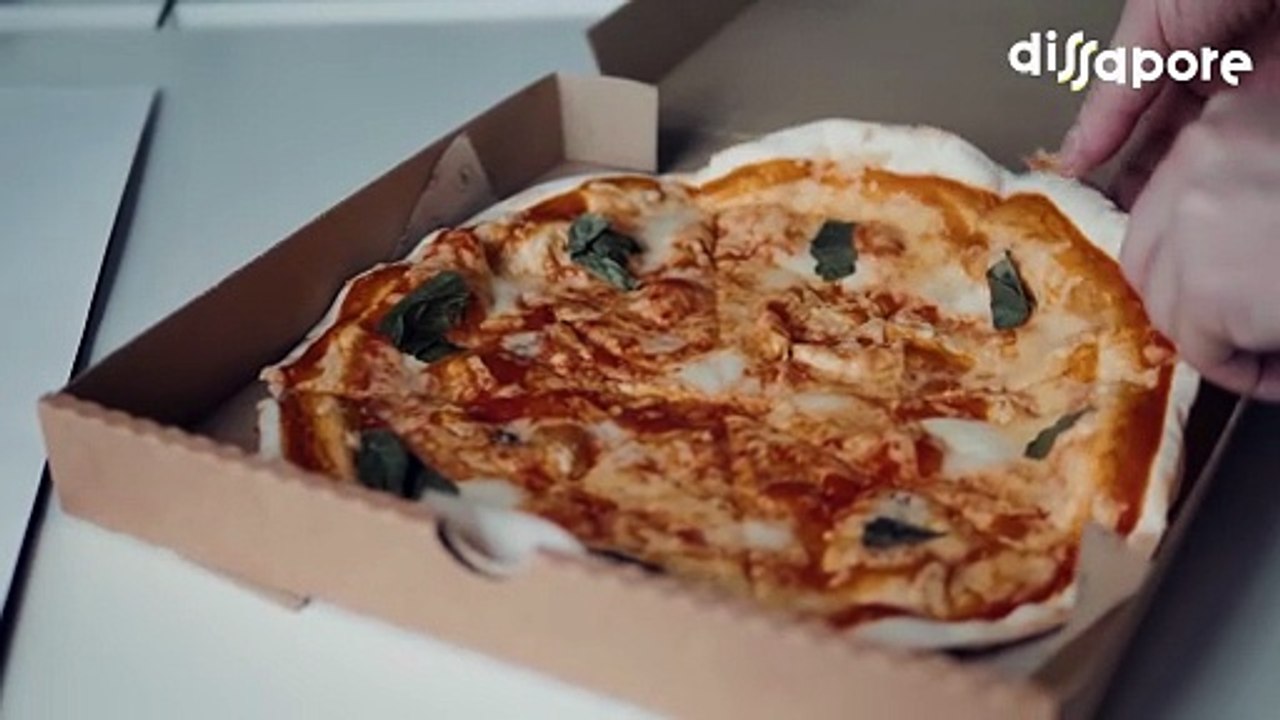 Pisa, chiamano la Polizia perché non hanno cibo: gli agenti portano due pizze