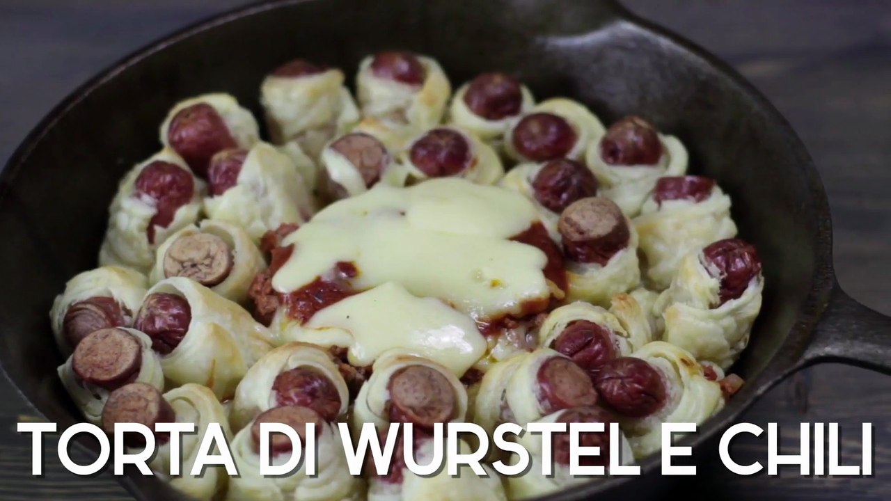 Torta di wurstel e chili