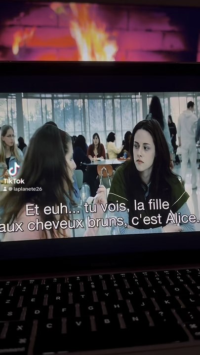 Le moment où Bella Swan voit Edward Cullen pour la première fois… 🔥 lien en bio pour regarder