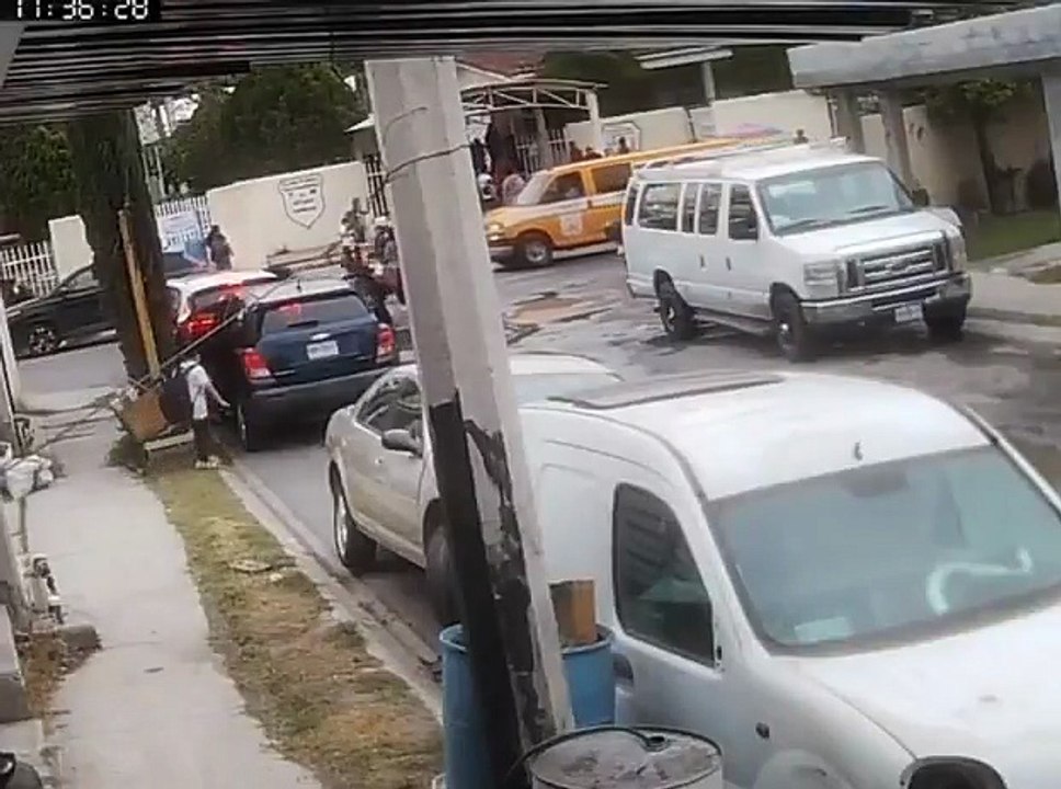 Captan ataque afuera de primaria: iban por el padre, matan a niño de 6 años