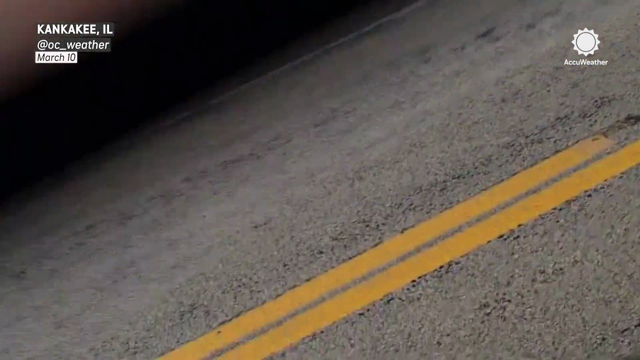 Strong tornado touches down in Illinois