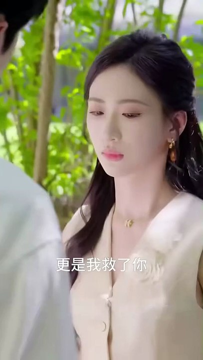 At the end, everyone said that he had a violent temperament and a strange spirit, even if he was powerful, no famous daughter dared to marry him, until she married him and saw his indifference, forbearance and tenderness under his indifference, she tolera