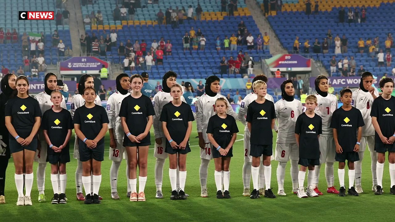 Iran : Cinq joueuses de football obtiennent l'asile en Australie après avoir refusé de chanter l'hymne de l'Iran