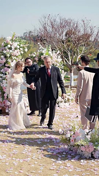 Trapped In The Billionaire's Golden Cage