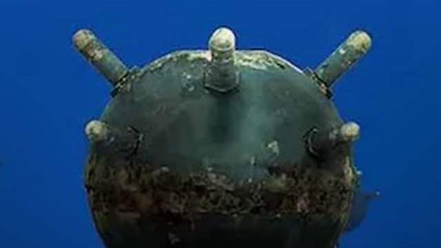 Strait of Hormuz Crisis: क्या ईरान ने बिछाई समुद्री खदानें?