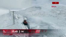 Van'ın İran sınırında 2 metreyi aşan karla mücadele çalışması