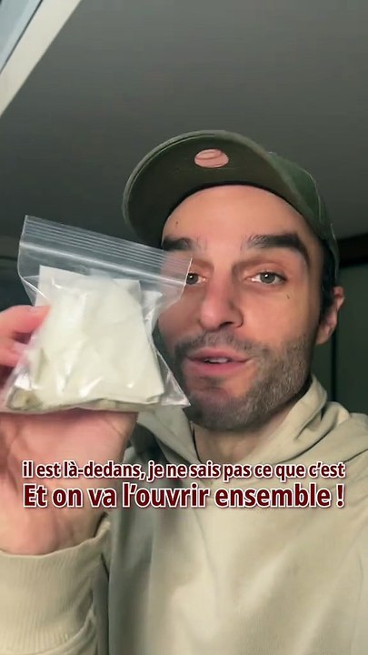 J’ouvre le cadeau d’une abonnée, merci beaucoup 😅