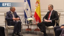 El rey Felipe VI de España se reúne en Chile con el presidente de Honduras