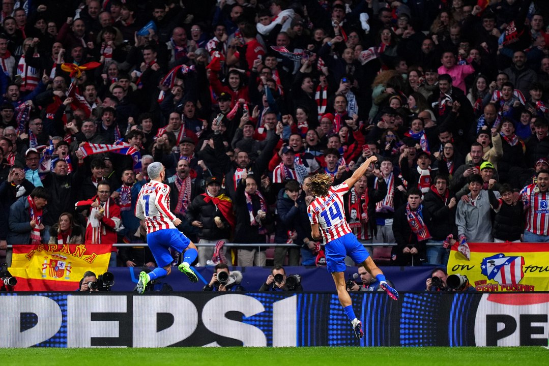 Quattro gol in un tempo stuzzicano la fame! Così un tifoso dell'Atletico Madrid si prepara dei panini