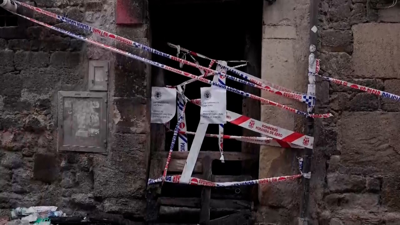 Tres fallecidos y cuatro heridos en el incendio de un edificio en Miranda de Ebro