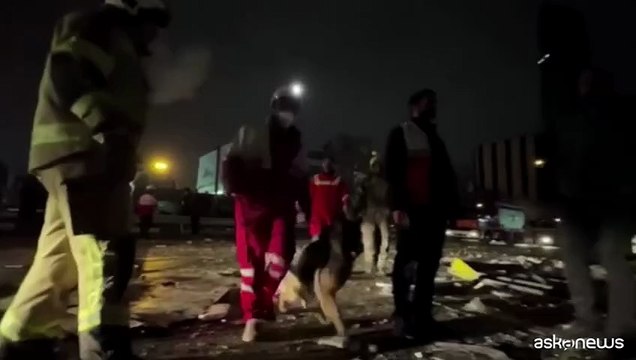 Esplosioni fanno tremare Teheran, danni dopo nuovi raid israeliani