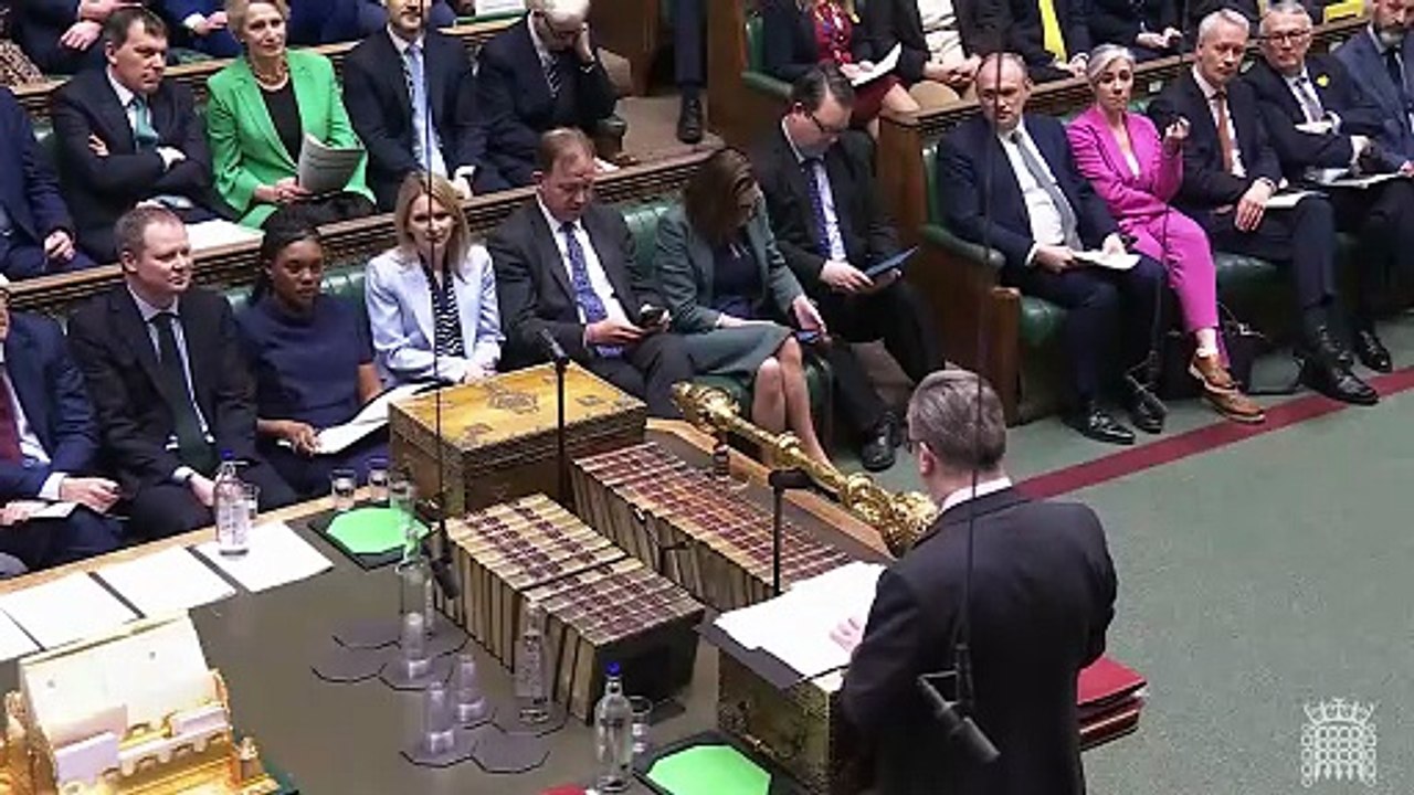 Starmer accuses Badenoch of the 'mother of all U-turns' over Iran war