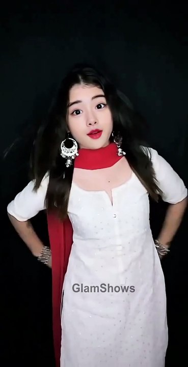 Bole Choodi Payaliya Bole - GlamShows (online-video-cutter.com)