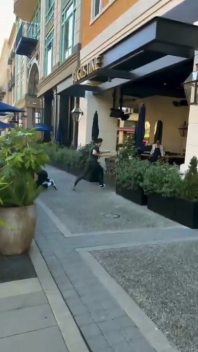 Etats-Unis: Deux Israélo-Américains violemment roués de coups en pleine rue en Californie par un groupe de trois personnes qui ont ensuite pris la fuite - VIDEO