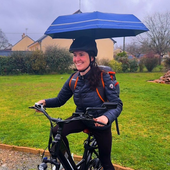 Hands-Free Umbrella While Biking?! 😍🚲
