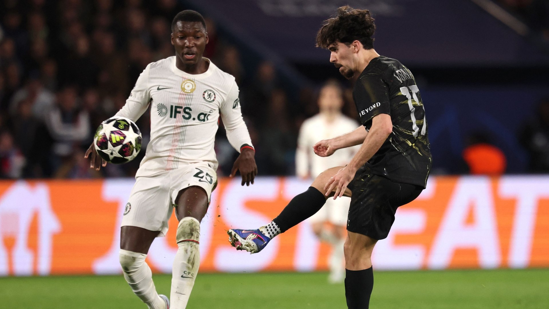 El estrepitoso error de Jorgensen para regalar el gol a Vitinha