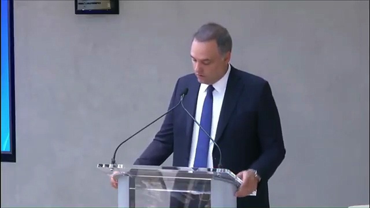 Tras llevar a su esposa a Nueva York en el avión presidencial, Adorni apuntó contra quienes instalaron "mentiras con fake news"