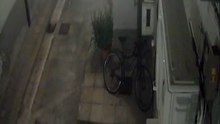 Messina, ecco il momento in cui Santino Bonfiglio esce dalla casa di Daniela Zinnanti con il coltello in mano. IL VIDEO Def