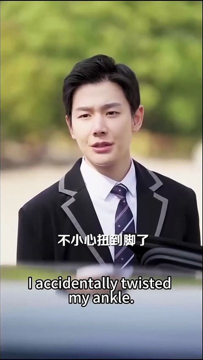 When he suddenly woke up and regretted his heartbreak and wanted to continue his relationship, she had already guaranteed national defense and had a great future, making him even look up to #Revenge #重生 #短剧