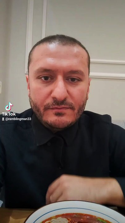 Dana etli çok leziz bir Uygur Rameni yedim. Tadı müthiş ötesi 🥵. Kesinlikle tavsiye ederim.