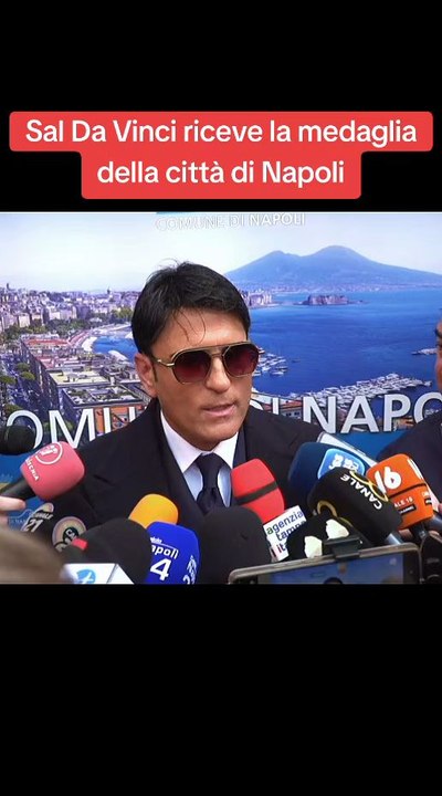 Sal Da Vinci riceve la medaglia della città di Napoli.#napolitiktok #saldavinci #perteeeeeeeeeeeeeeeeee #daytime