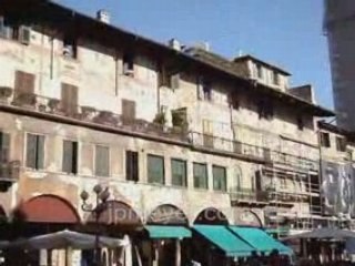 Italy travel: Verona town square