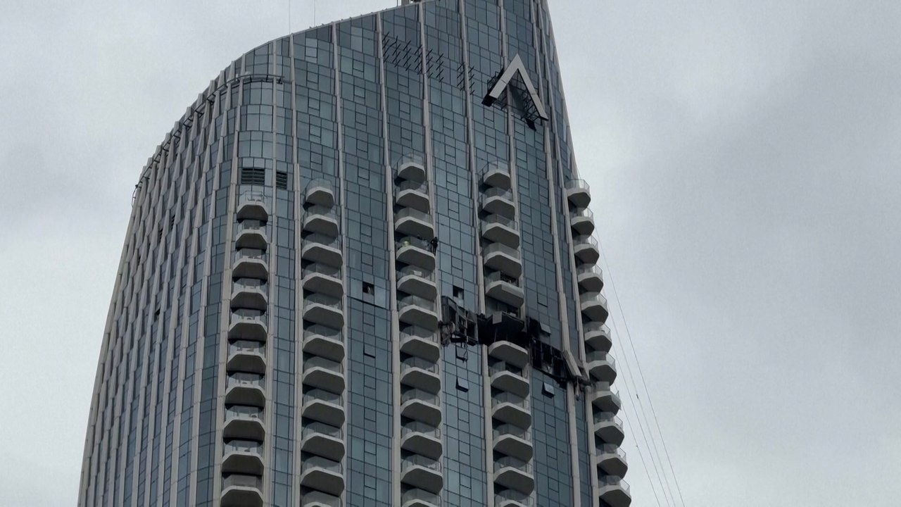 Un dron iraní impacta contra una torre de lujo en Dubái