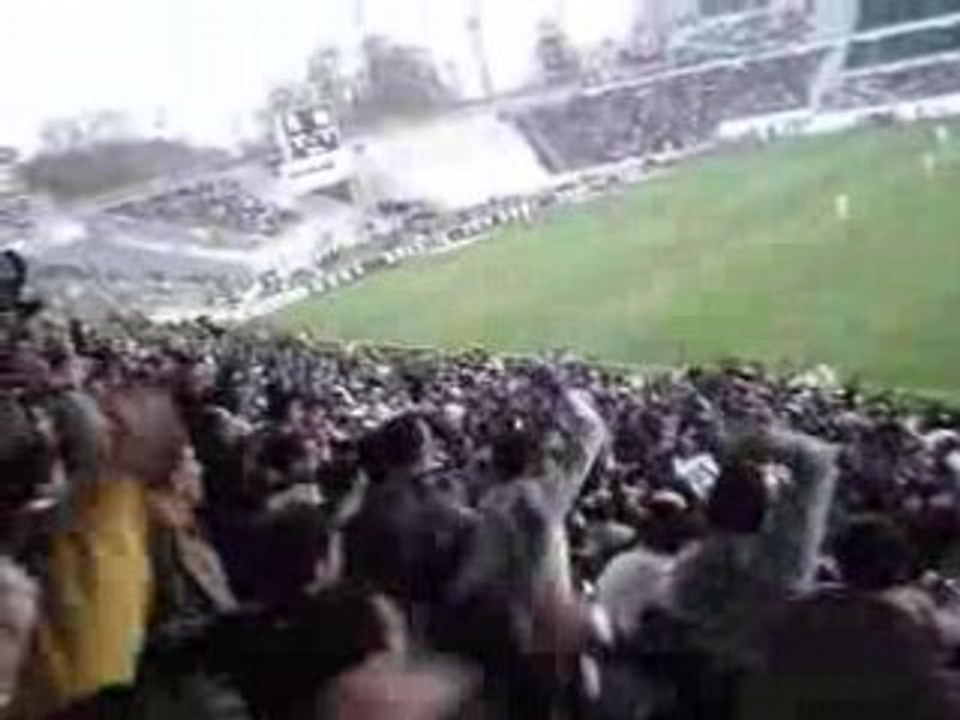 Besiktas-Bursa  çArsi  (ambiance supporters)