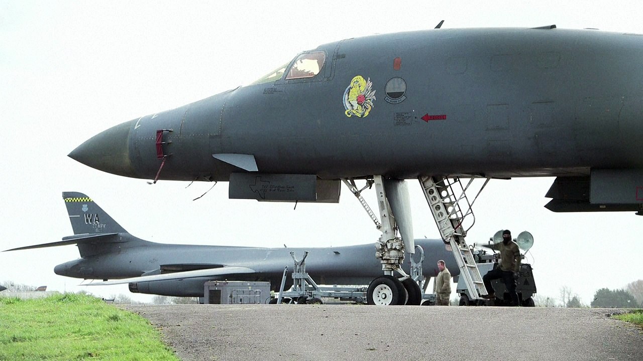 US prepares B-1B bombers at RAF Fairford airbase