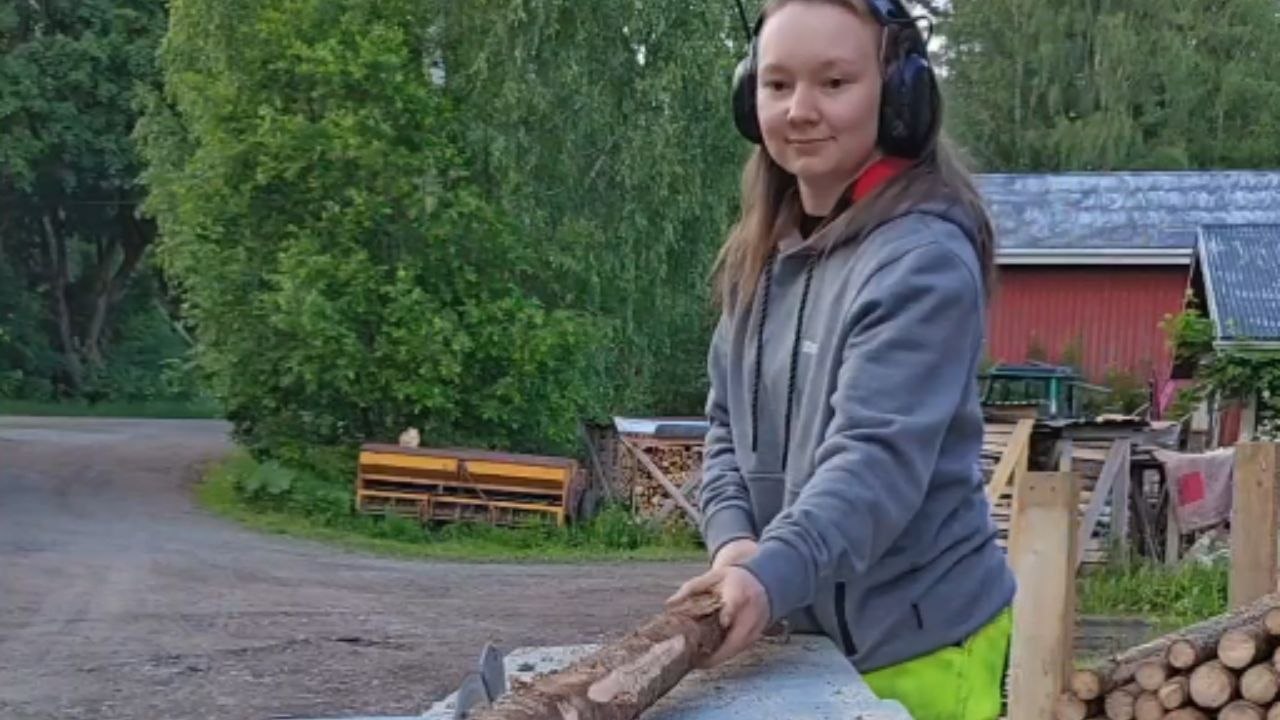 Pleasurable technique of crafting logs into polished fence posts for cattle