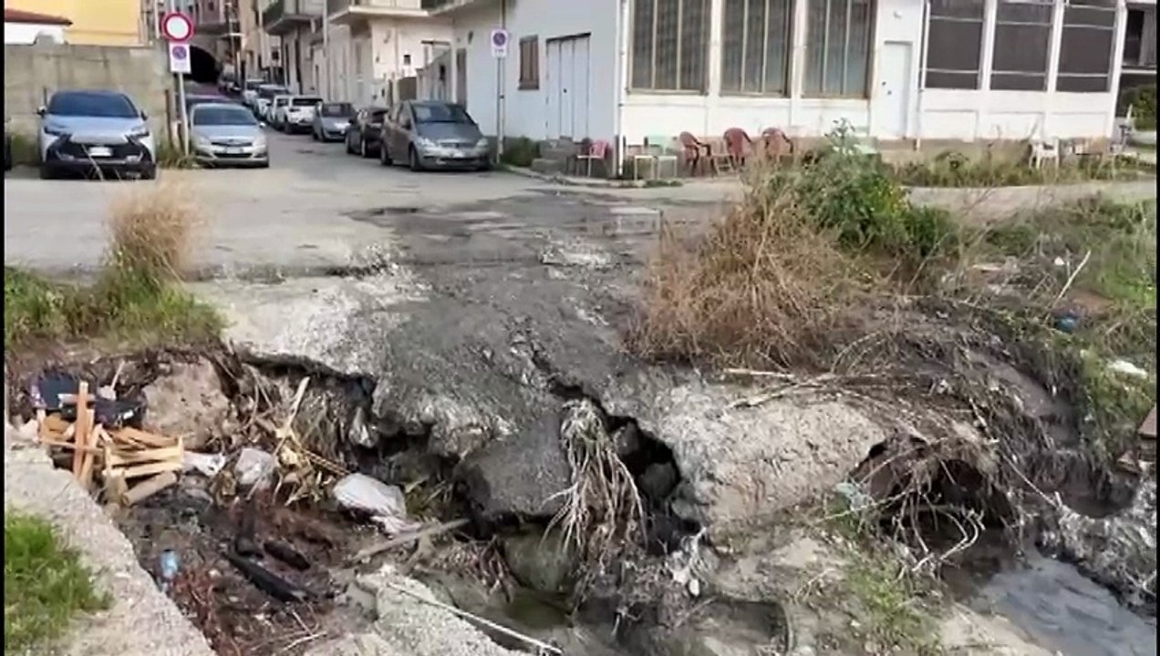 Liquami in mare a Sant'Agata, via Caristi fogna in mare da mesi