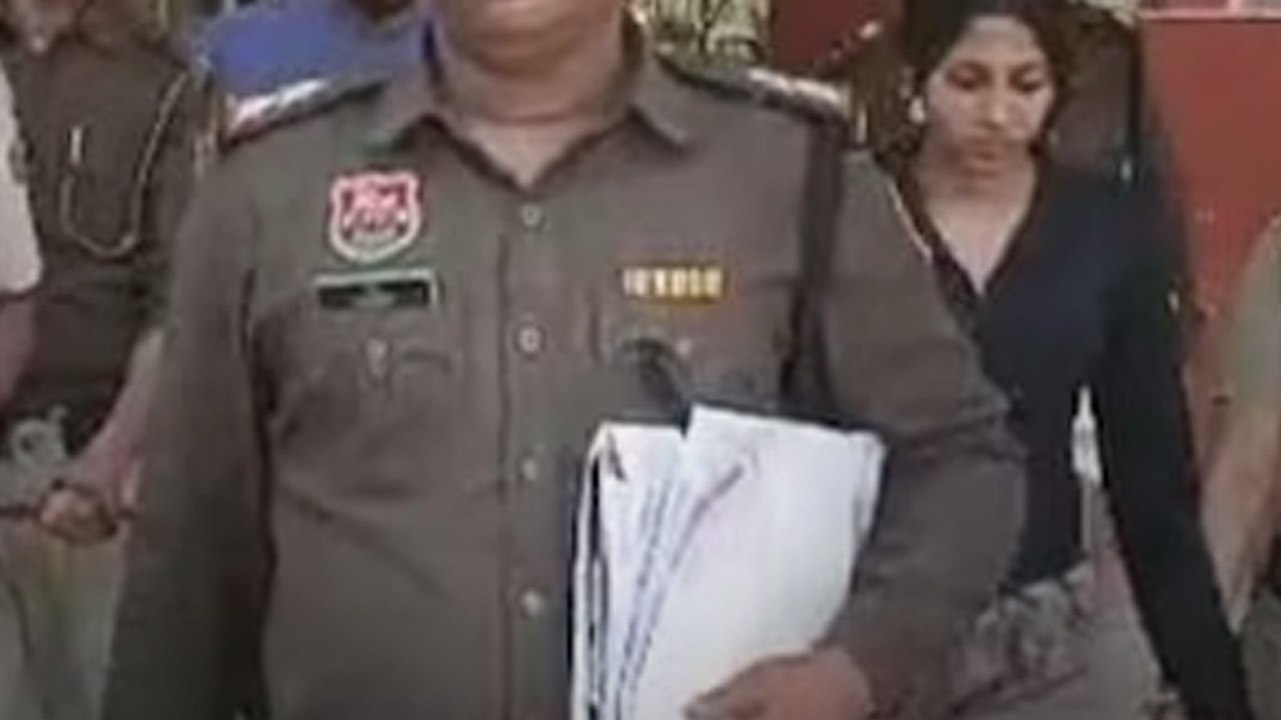 महिला ने ब्लड सैंपल लेने आए लैब टेक्नीशियन को ह...