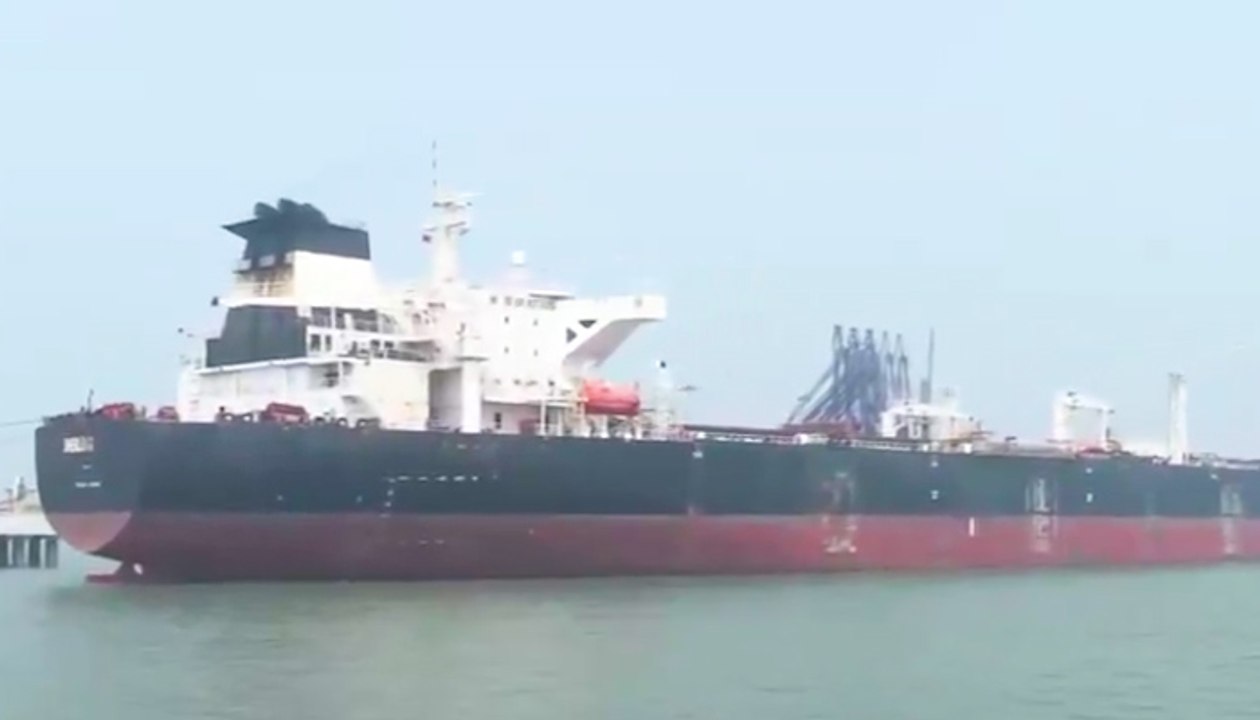 Liberia-Flagged Tanker Shenlong Enters Indian Waters Near Mumbai Port
