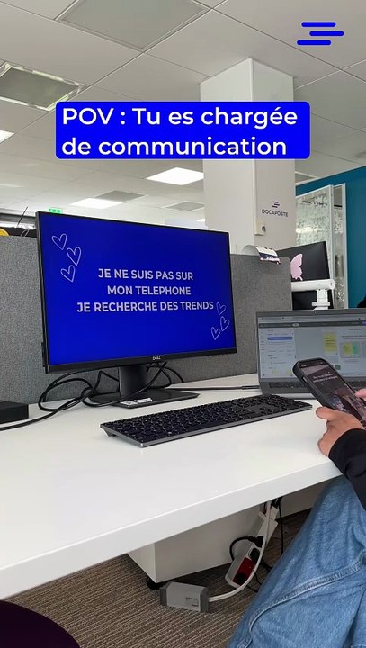 Elle ne scroll pas, elle fait de la veille...👀