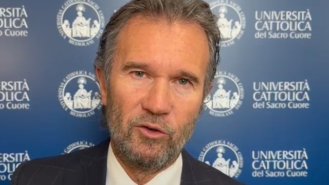 Il video di Carlo Cracco all'Università Cattolica di Piacenza: «Quando c'è un'esplosione dei prezzi stiamo attenti, torniamo al prodotto locale»
